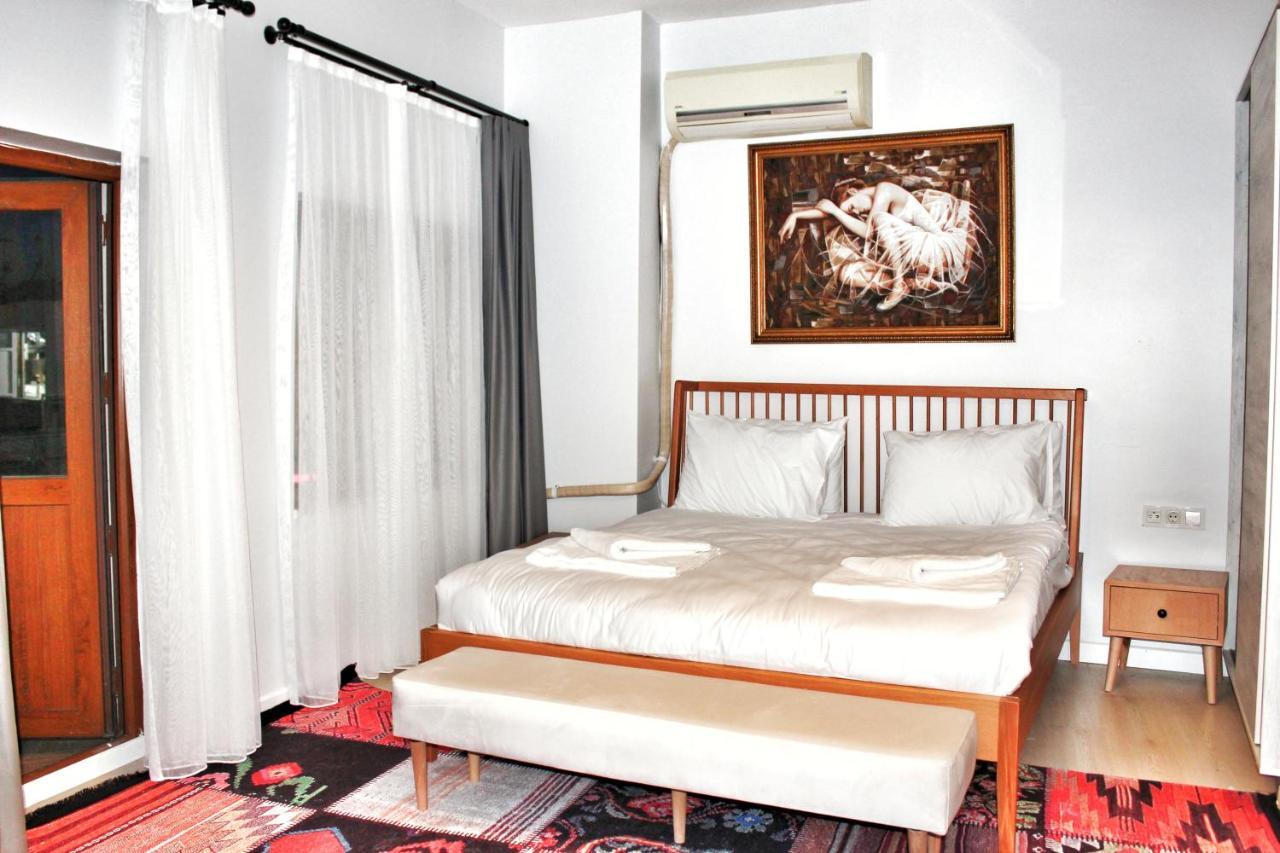 Million Old Otel